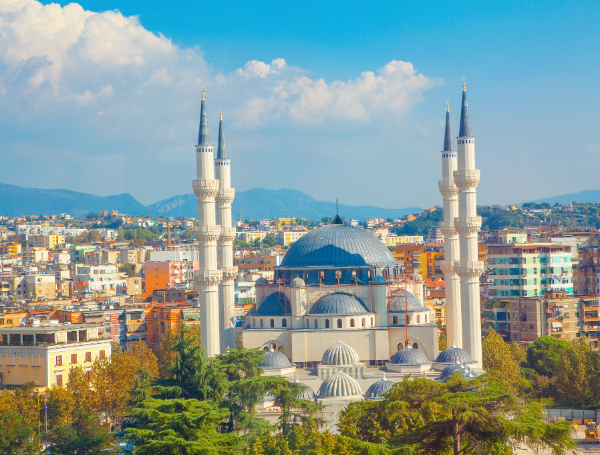 Tirana au départ de Rennes